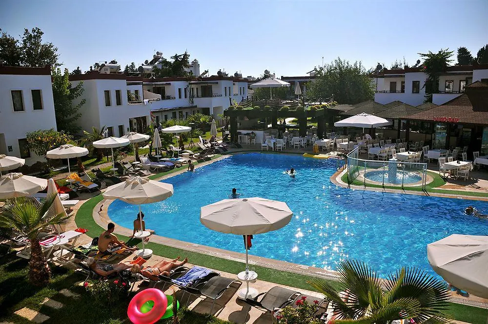 Club Cherry Hotel & Family Suites Turgutreis